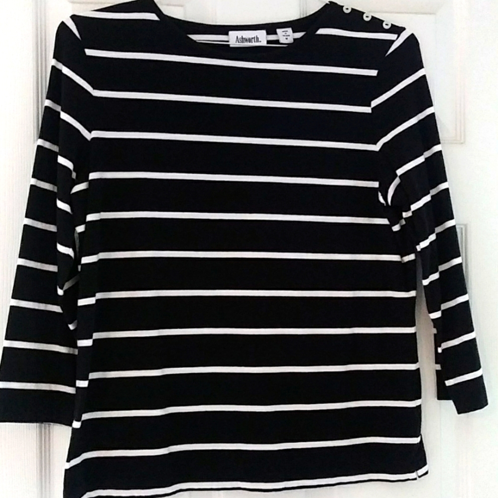 Stripped top with adorable shoulder buttons